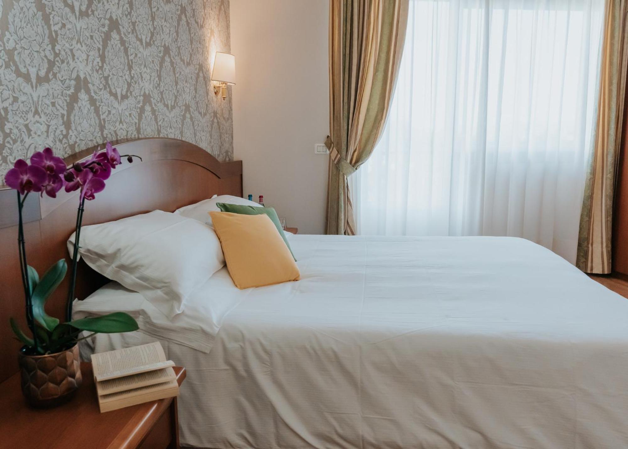 Hotel Flora Stresa Eksteriør bilde