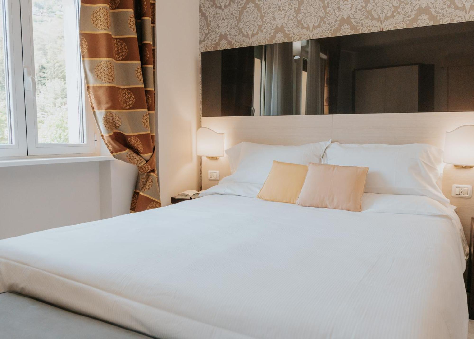 Hotel Flora Stresa Eksteriør bilde